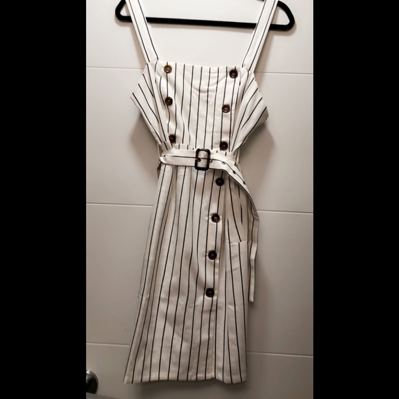 🦓🦓BLACK AND WHITE STRIPE DRESS🦓🦓 - Picture 1 of 2